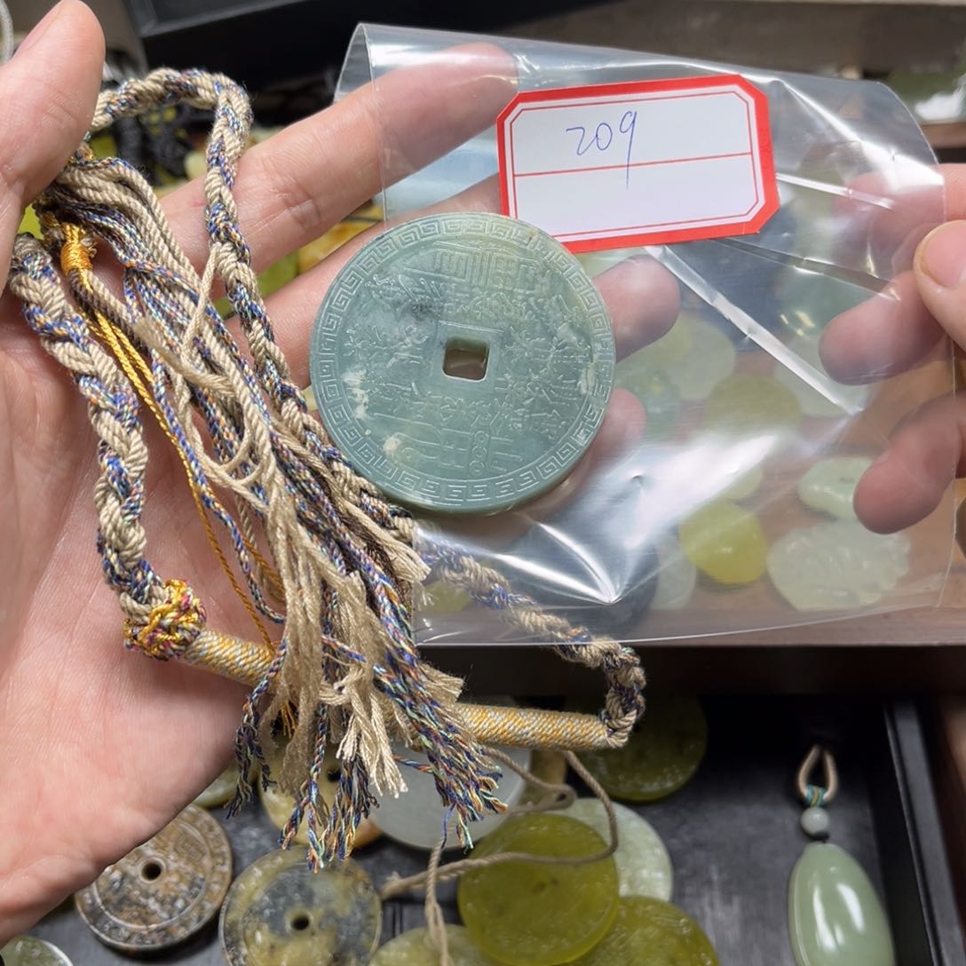 蛇纹石玉颈饰合金j****王