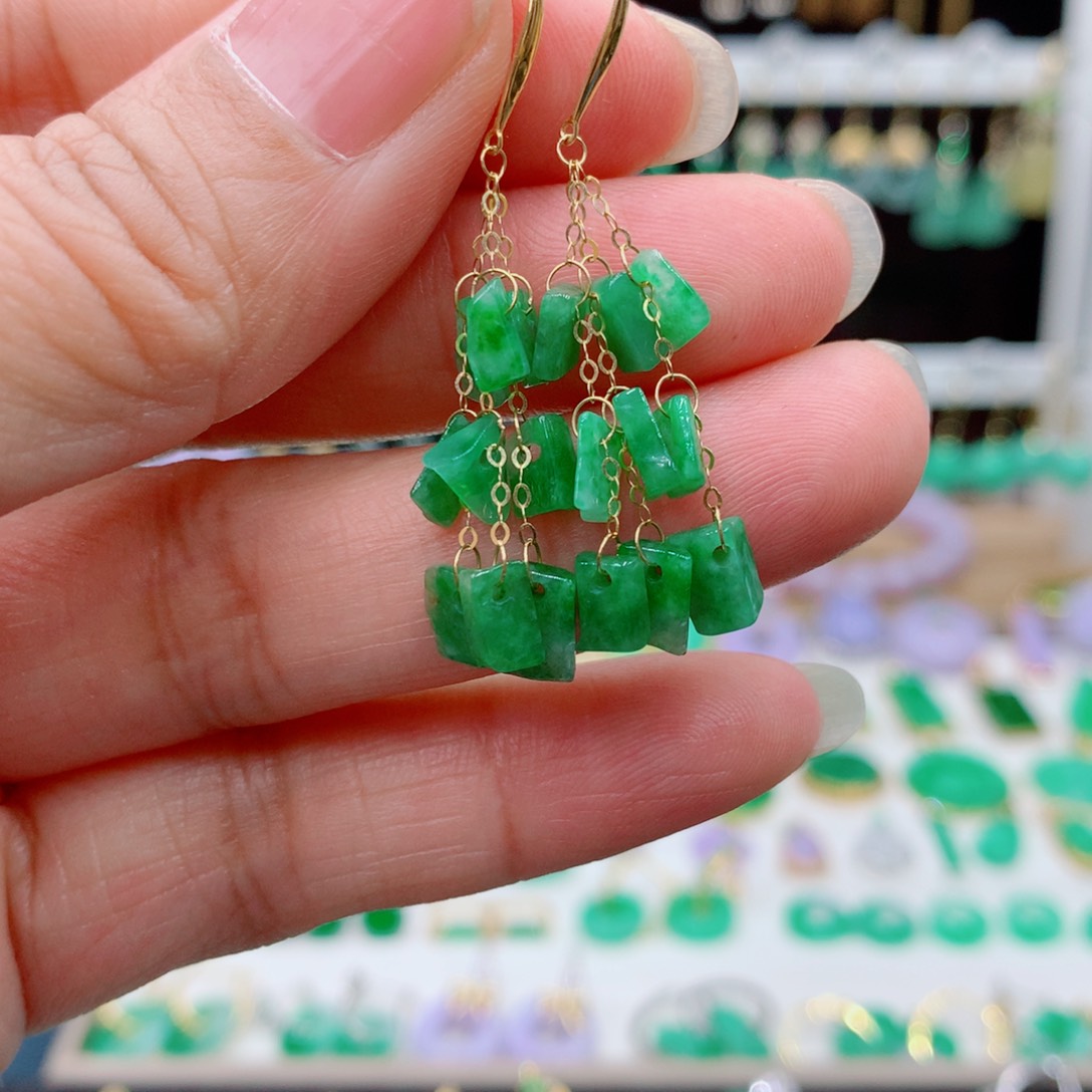 翡翠18K金镶嵌耳饰的