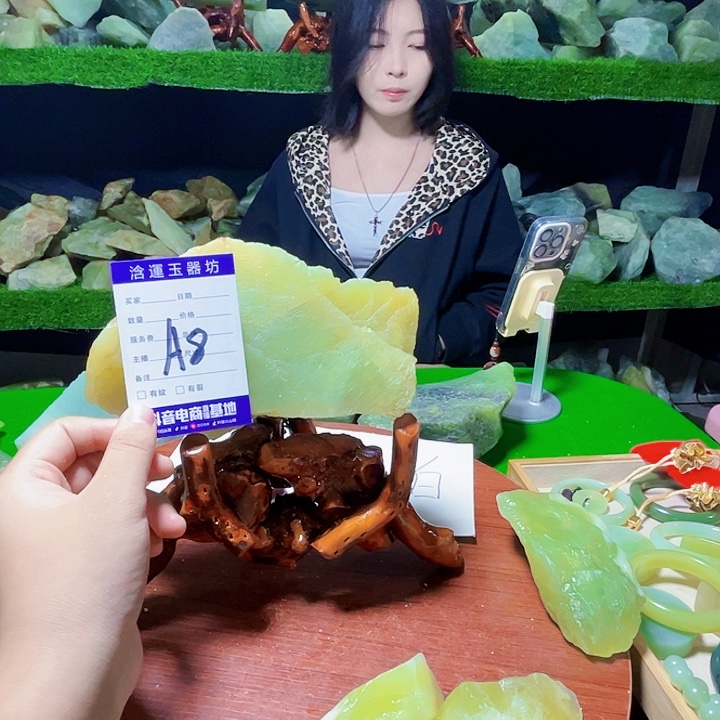 ****国未镶嵌蛇纹石玉纯天然岫玉摆石摆件