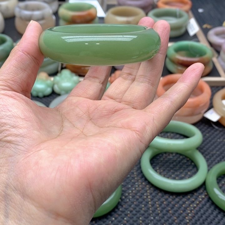 石英质玉手镯未镶嵌粉*瑰