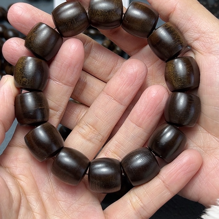沉香手串白棋玉化