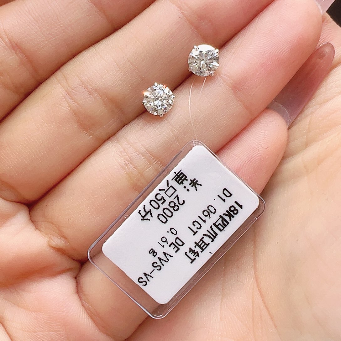 18K金镶嵌实验室培育钻石耳钉1.061ctK白四爪耳钉单只约50分