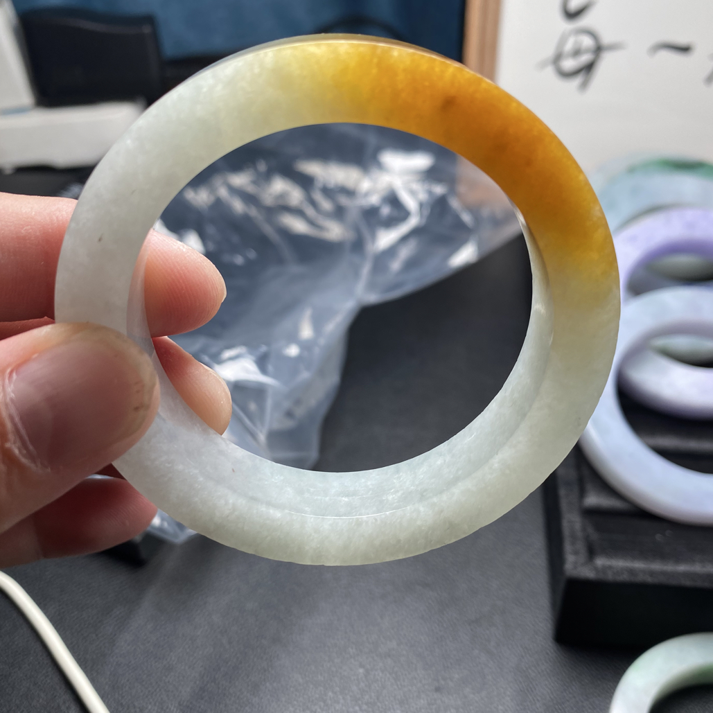 黄翡翡翠手镯56*8*12.3尺寸很写意的女款女士时尚休闲手镯