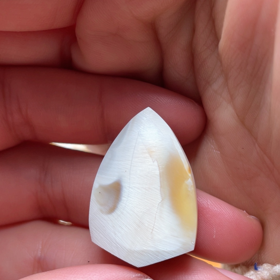 定制琥珀未镶嵌原石