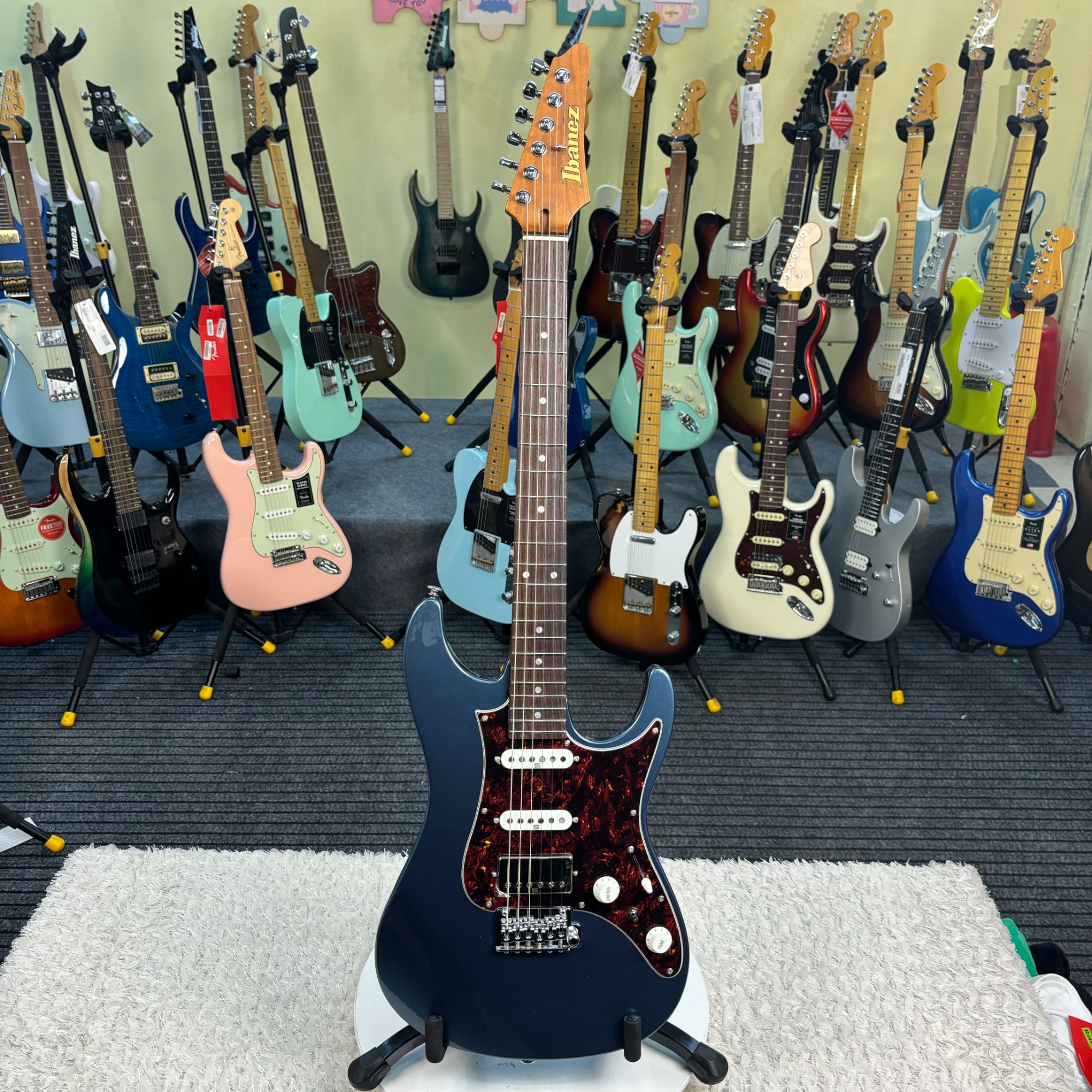 特价微瑕Ibanez依班娜AZ2204N-PBM蓝色日产玫瑰木指板电吉他吉它