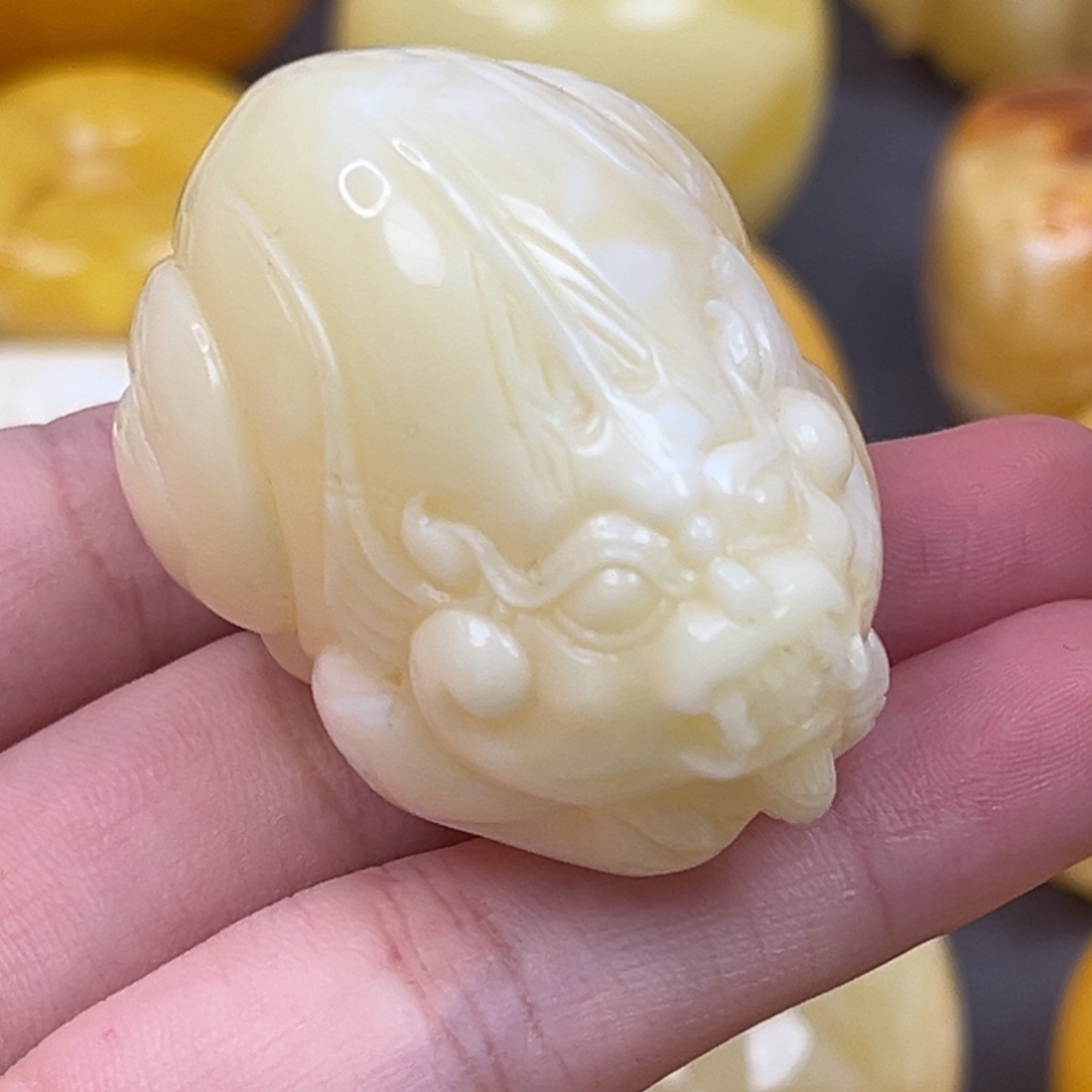 蜜蜡裸石未镶嵌貔貅