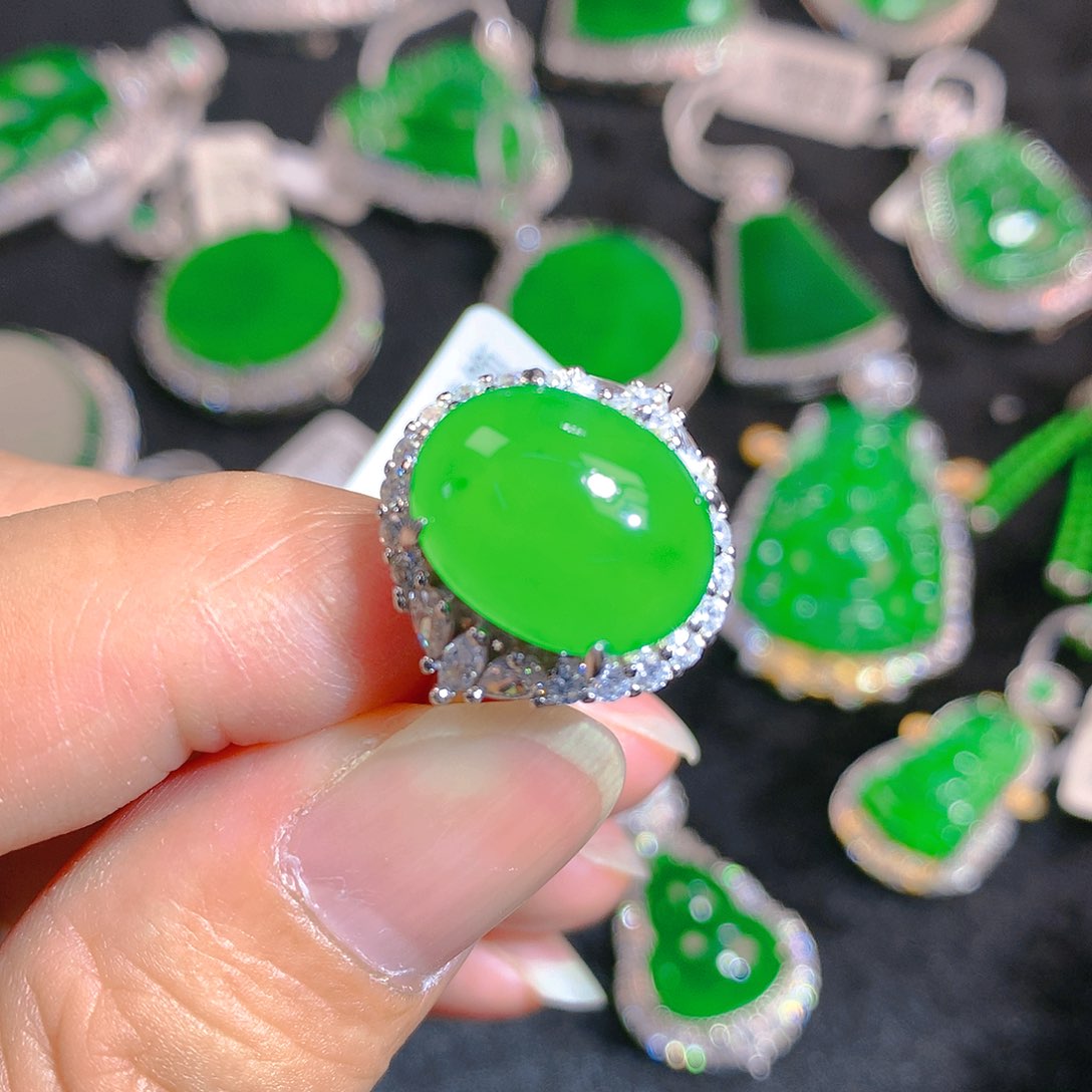 翡翠颈饰银S925镶嵌戒指