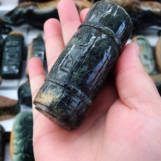 未镶嵌岫岩河磨玉（透闪石质玉）把件