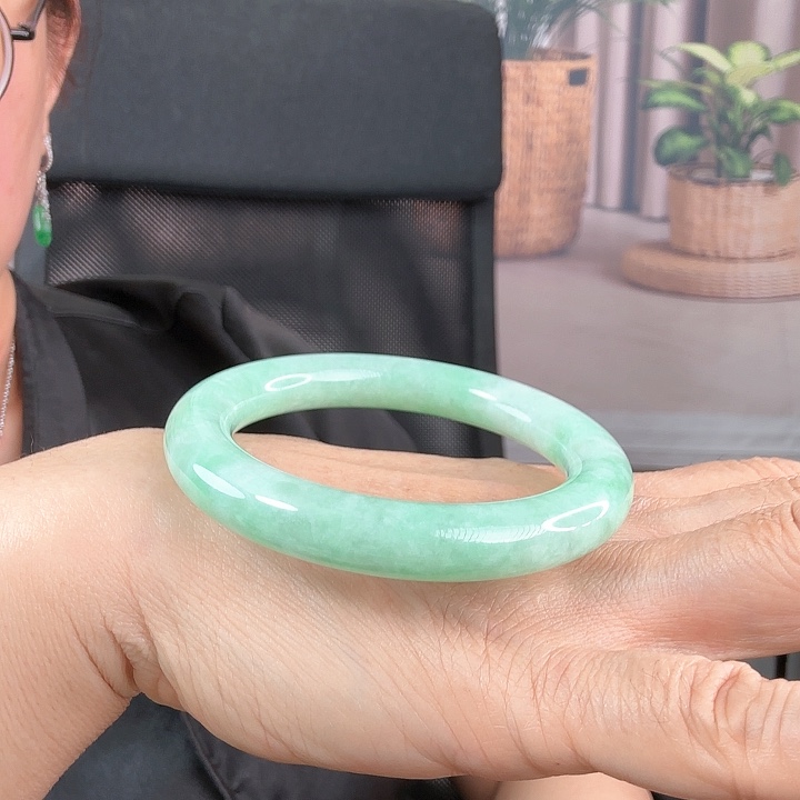 翡翠手镯未镶嵌圆条