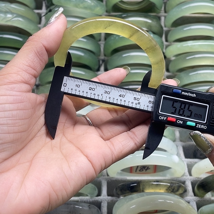 蛇纹石玉未镶嵌手镯173