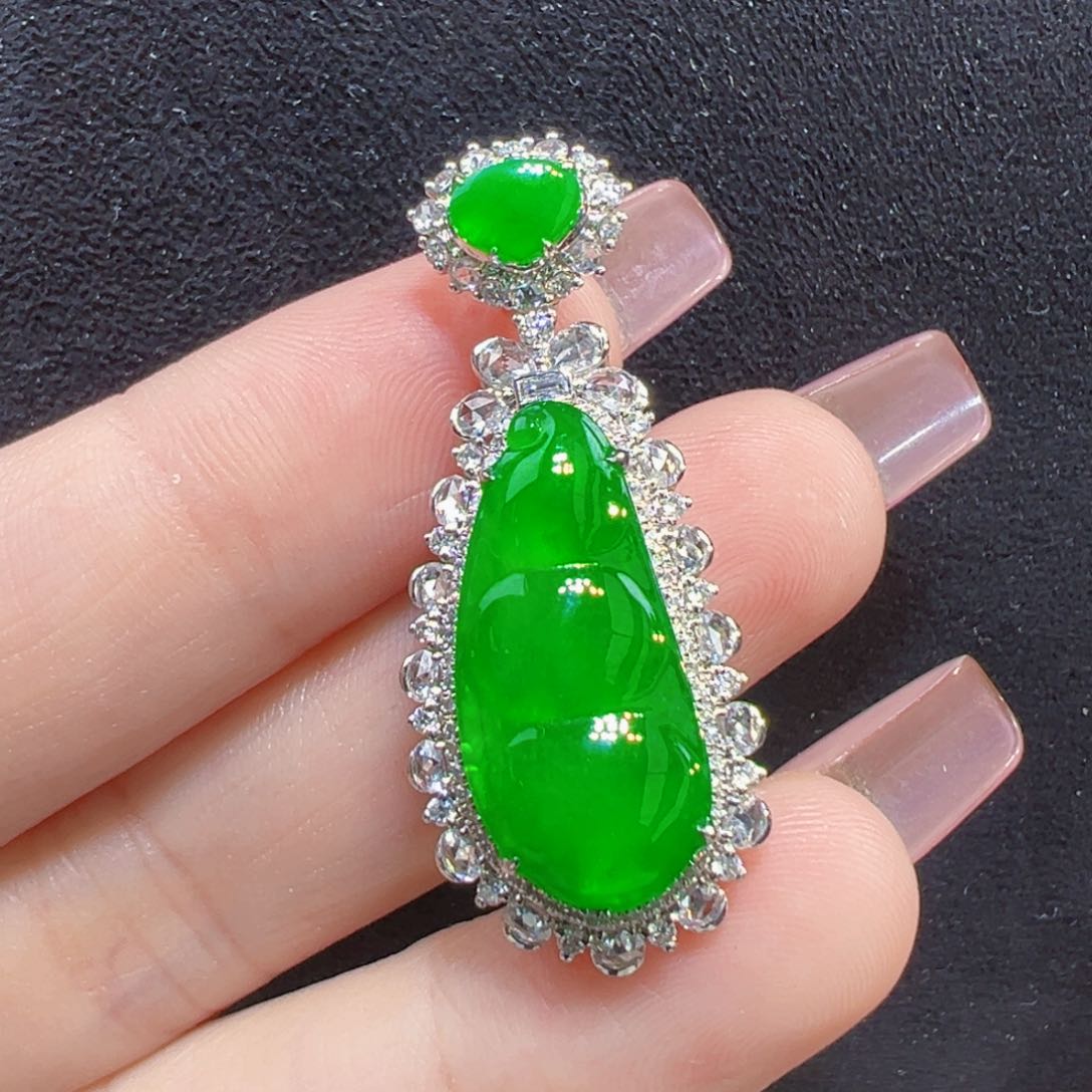 翡翠吊坠(不含链)18K金镶嵌吊坠