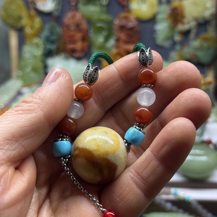 蛇纹石玉未镶嵌颈饰