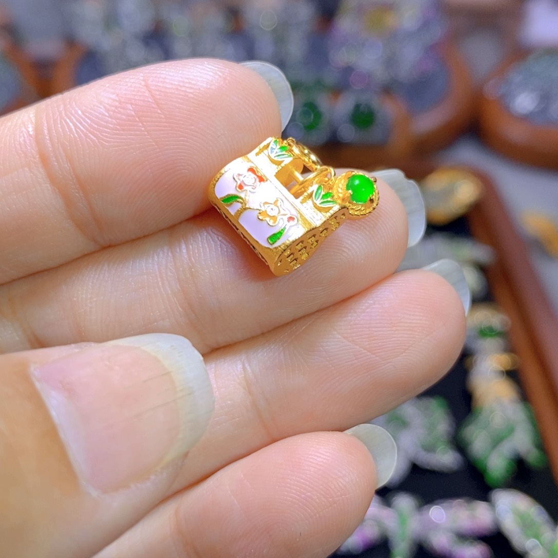 翡翠颈饰银S925镶嵌天然翡翠