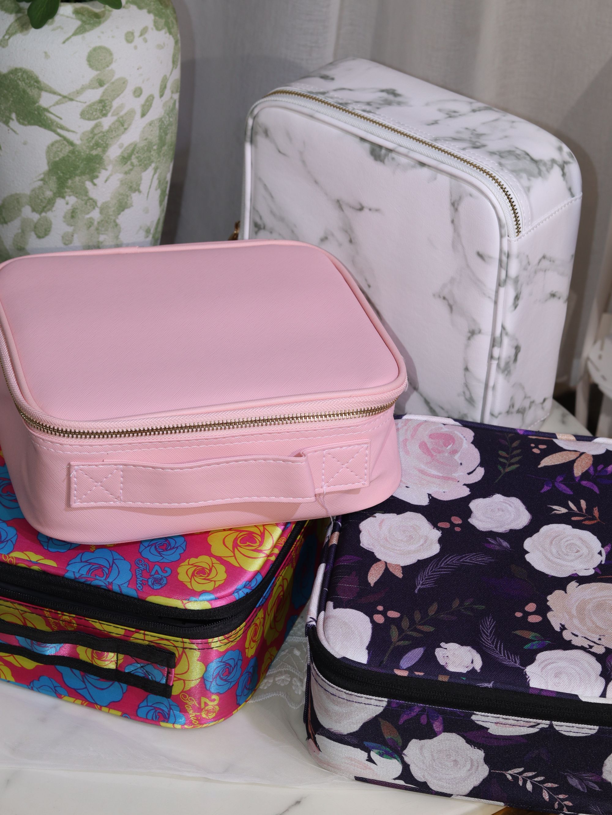 【颜色随机发介意勿拍】小号专业化妆收纳包便携带