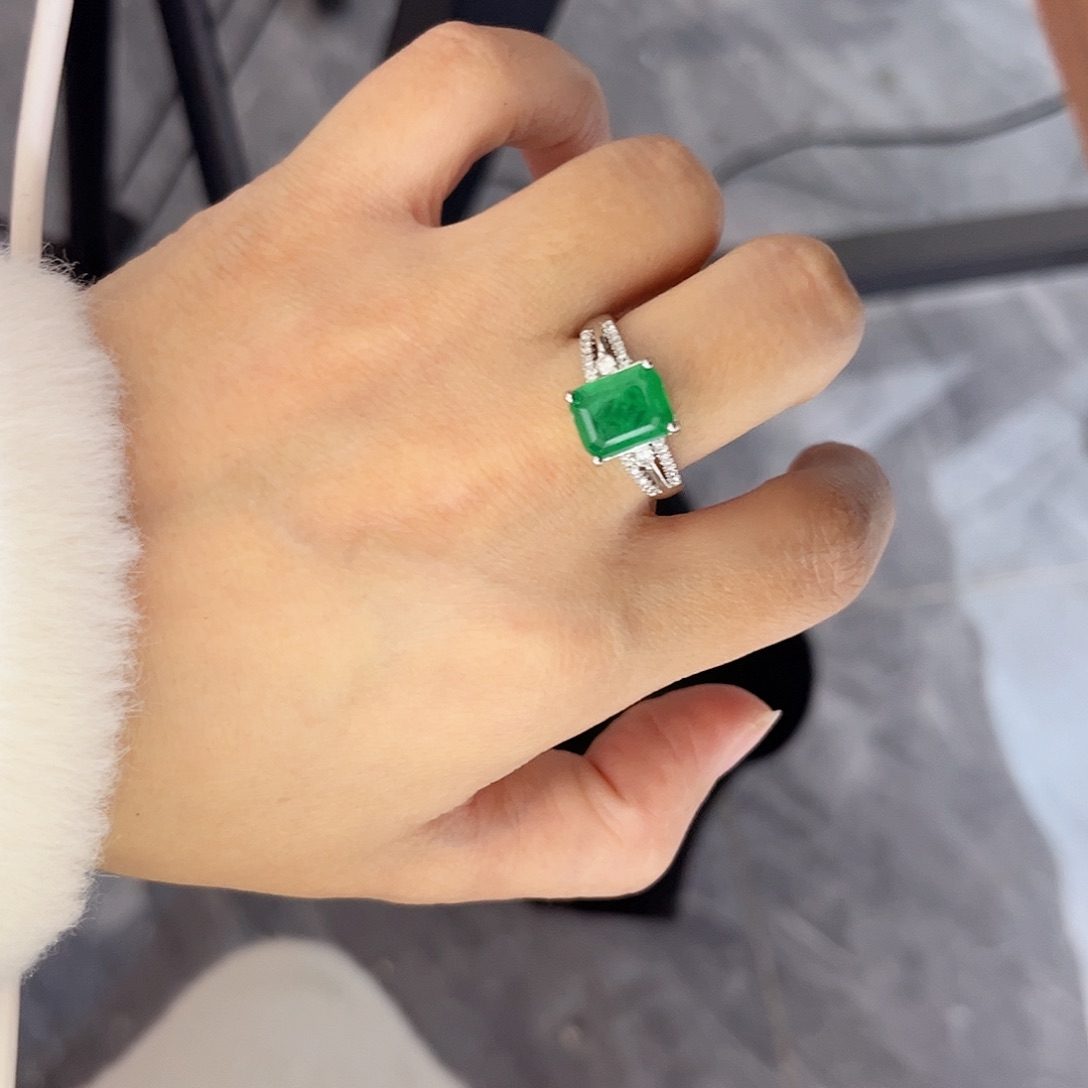 银S925镶嵌戒指祖母绿