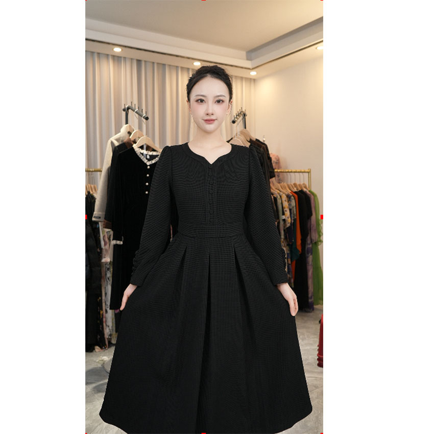 L085 精致时尚纯色时髦洋气连衣裙2024年秋季新款修身显瘦小黑裙