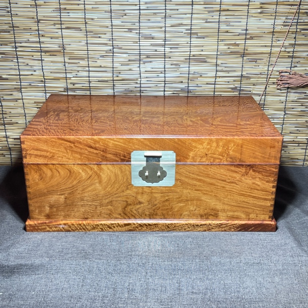 缅甸花梨大果紫檀超大尺寸全独板水波纹首饰盒收纳箱66.8/35.8/27