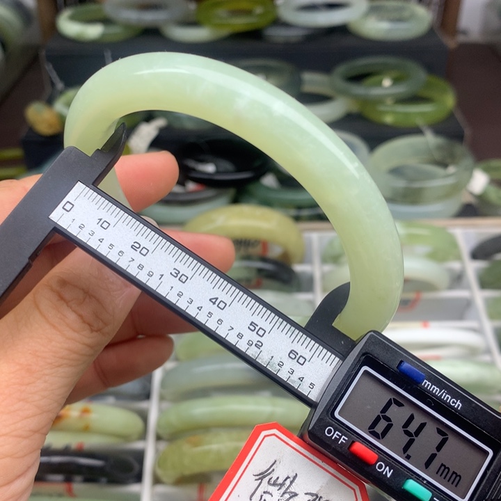 蛇纹石玉未镶嵌手镯948