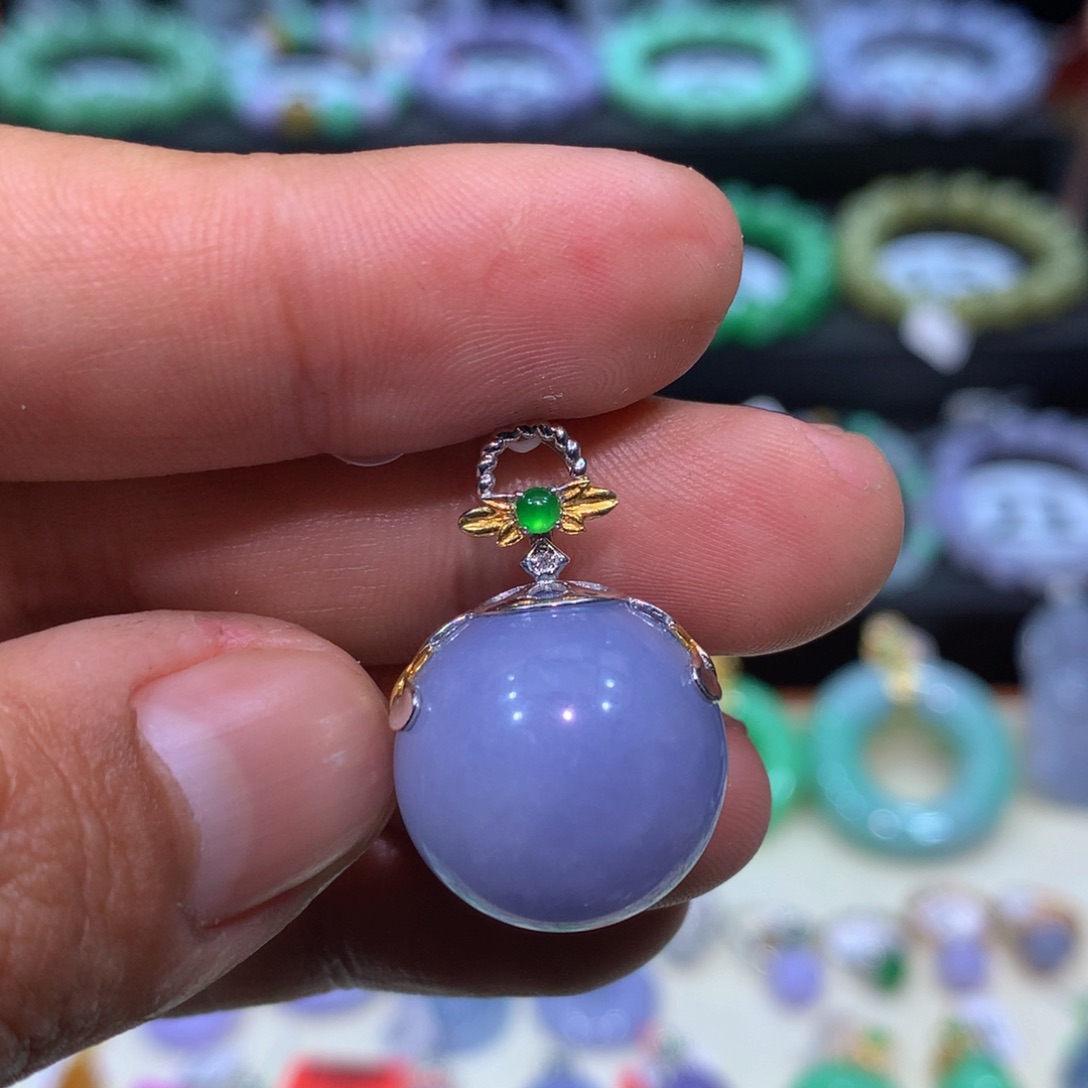 翡翠18K金镶嵌颈饰