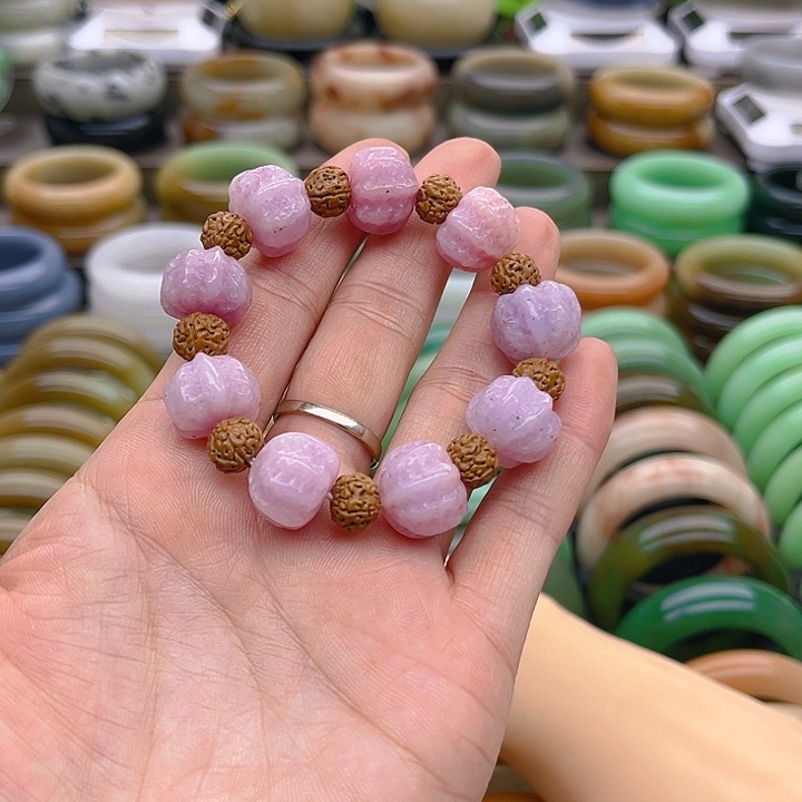 未镶嵌手镯（圆镯）石英质玉果*