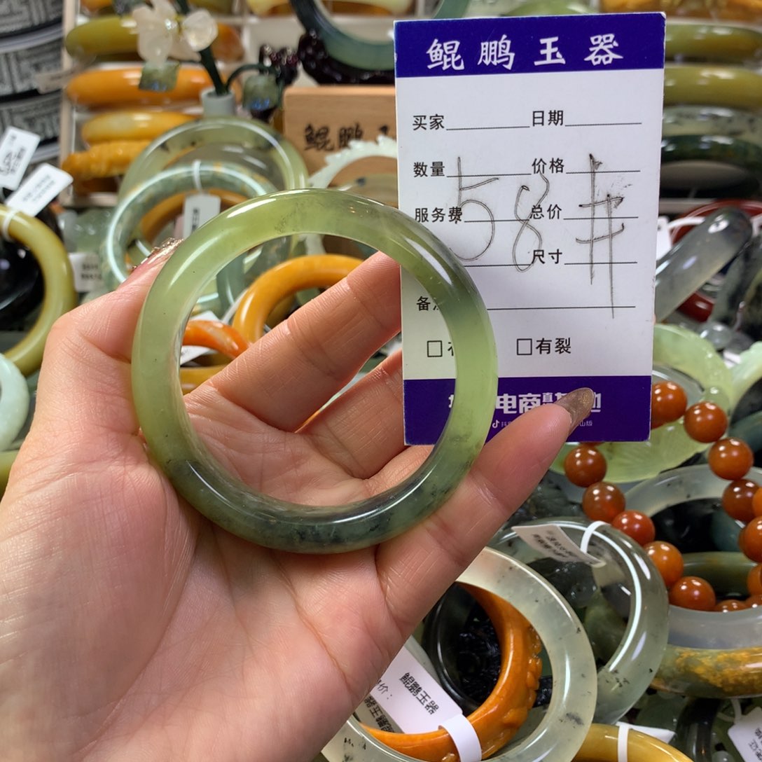 蛇纹石玉手镯未镶嵌