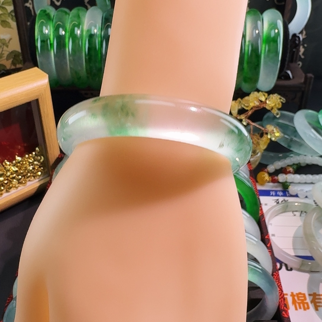 用***0石英质玉（非洲翠）合金手镯