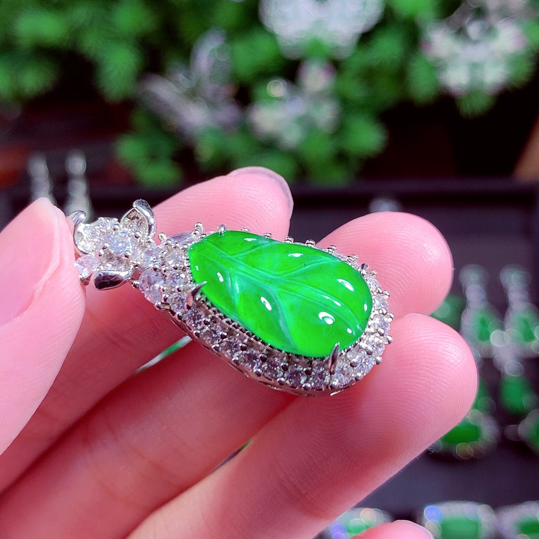 颈饰未镶嵌翡翠天然