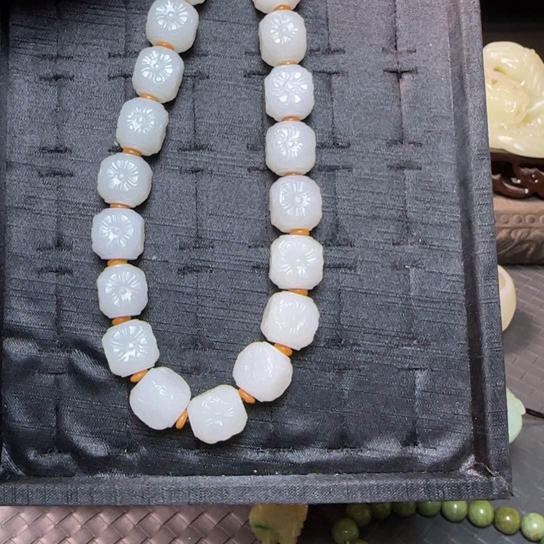 和田玉未镶嵌颈饰匹*