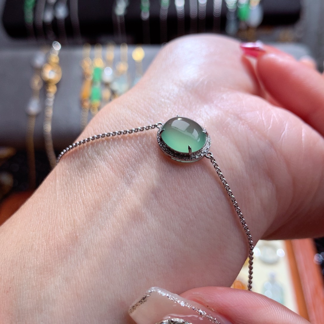 翡翠颈饰未镶嵌7**.手链