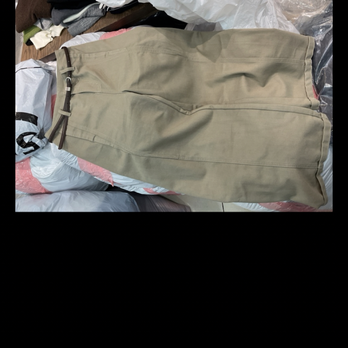 新款卡其色小直桶裤