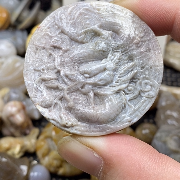 硅化珊瑚（珊瑚玉）未镶嵌颈饰