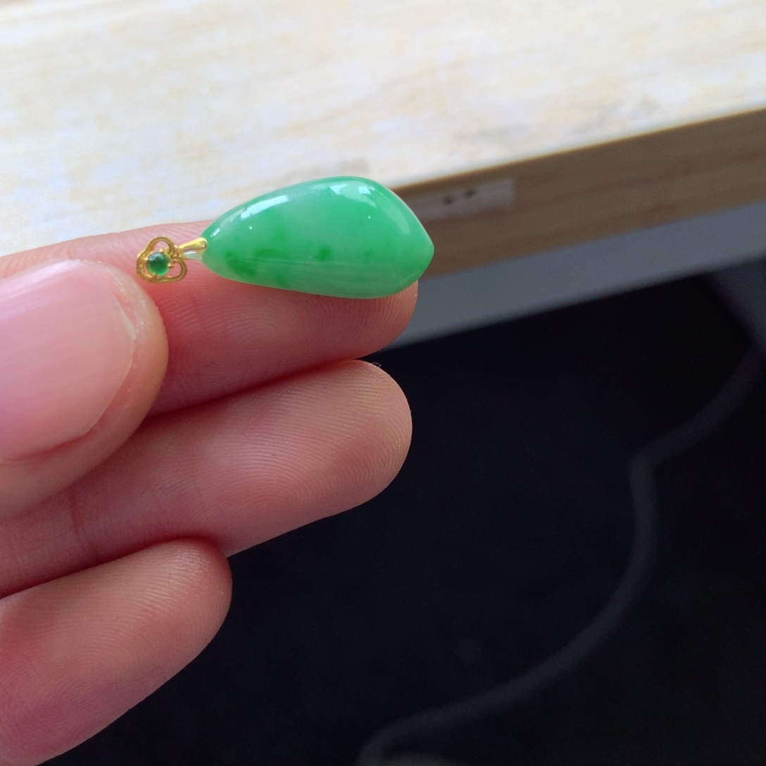 翡翠颈饰18K金镶嵌吊坠