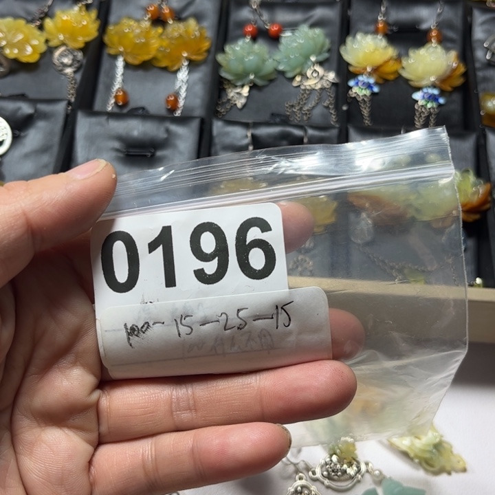 方***方蛇纹石玉合金耳饰