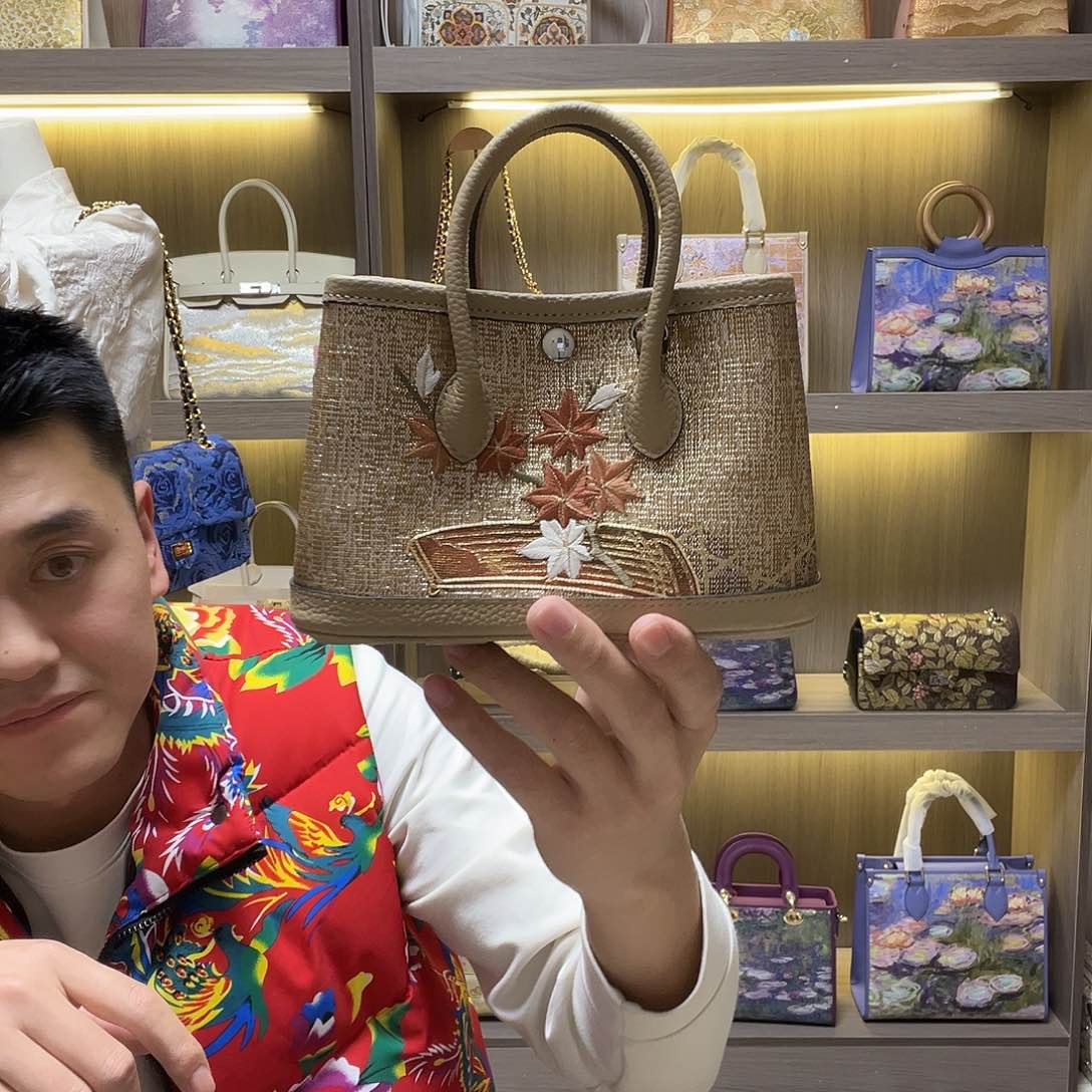 织绣某**天新年好呀打个卡哇塞打起来吧我