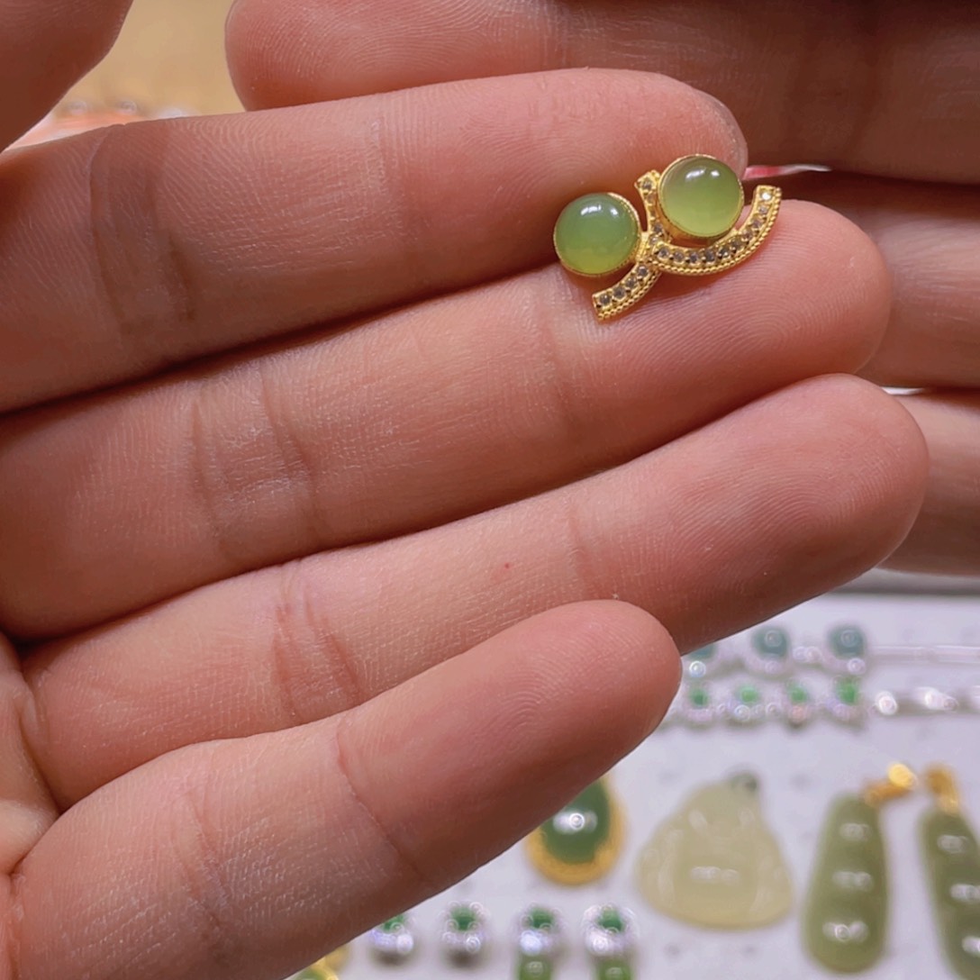 和田玉耳饰未镶嵌