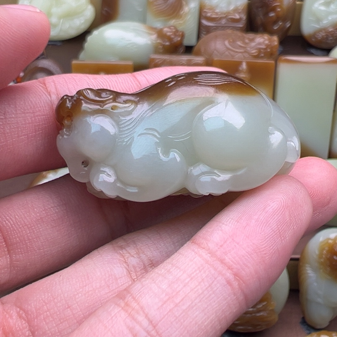 吉***泰和田玉（糖玉）未镶嵌颈饰
