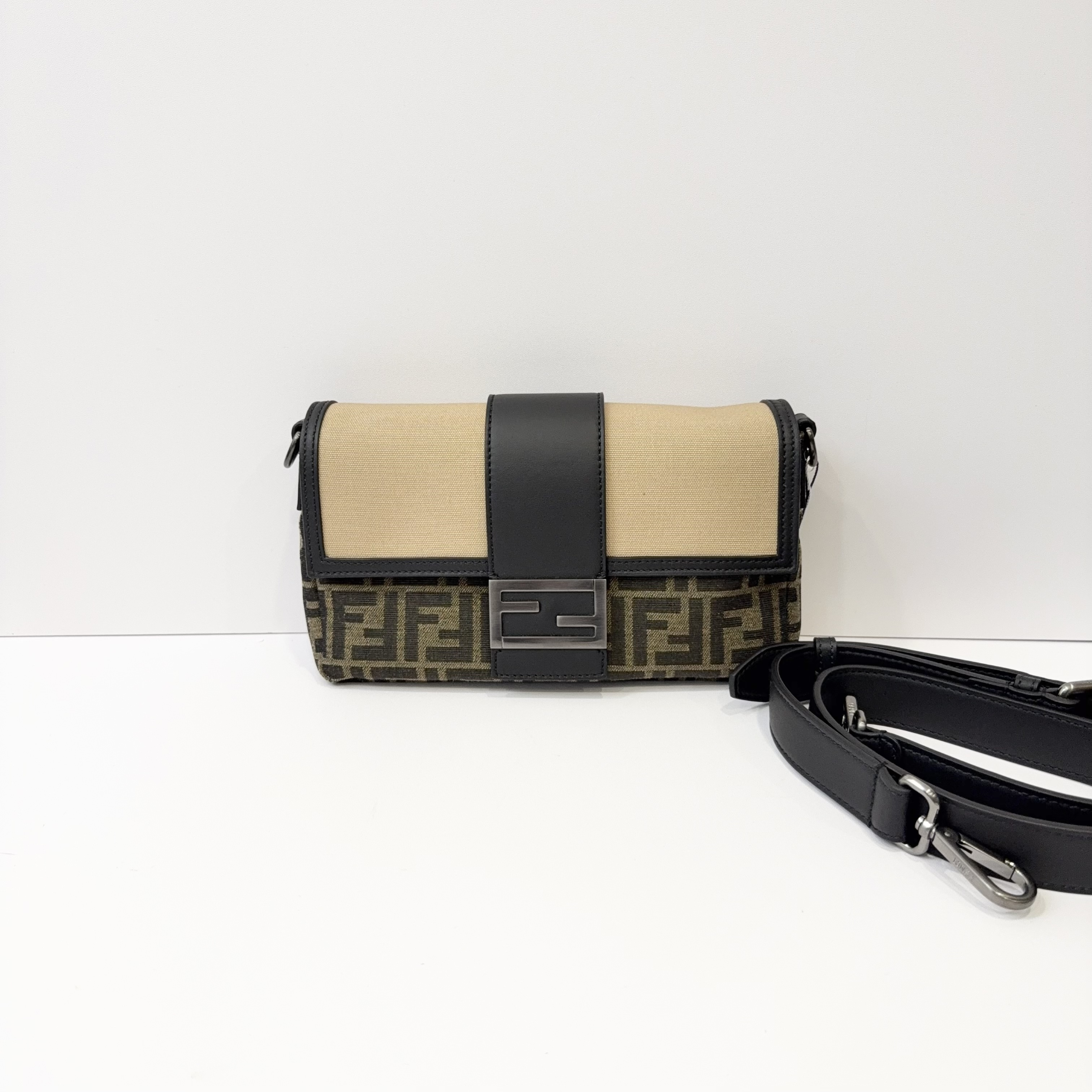 99新 FENDI/芬迪 蔚蓝/老花拼色中号法棍