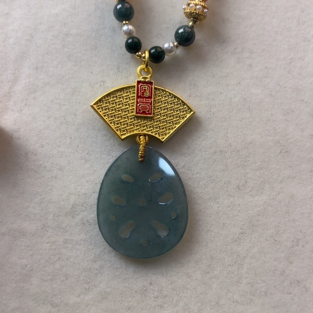 翡翠颈饰未镶嵌吊坠