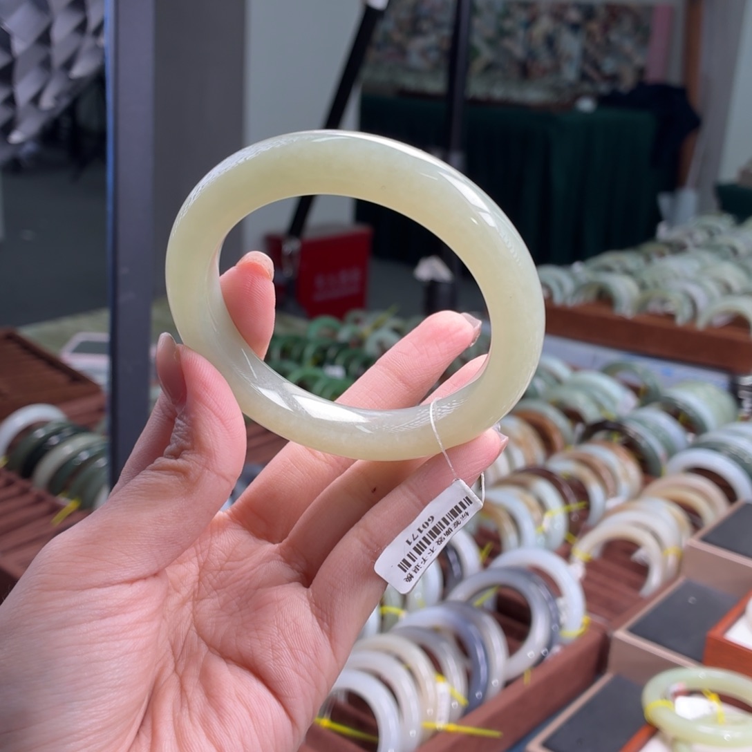 和田玉未镶嵌手镯5657