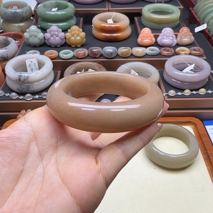 石英岩玉未镶嵌手镯