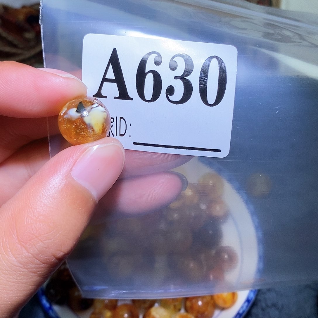 琥珀珠宝奇石未镶嵌