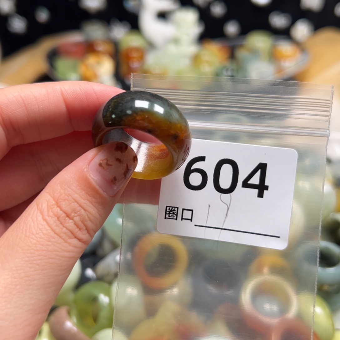 蕾***姐蛇纹石玉未镶嵌戒指