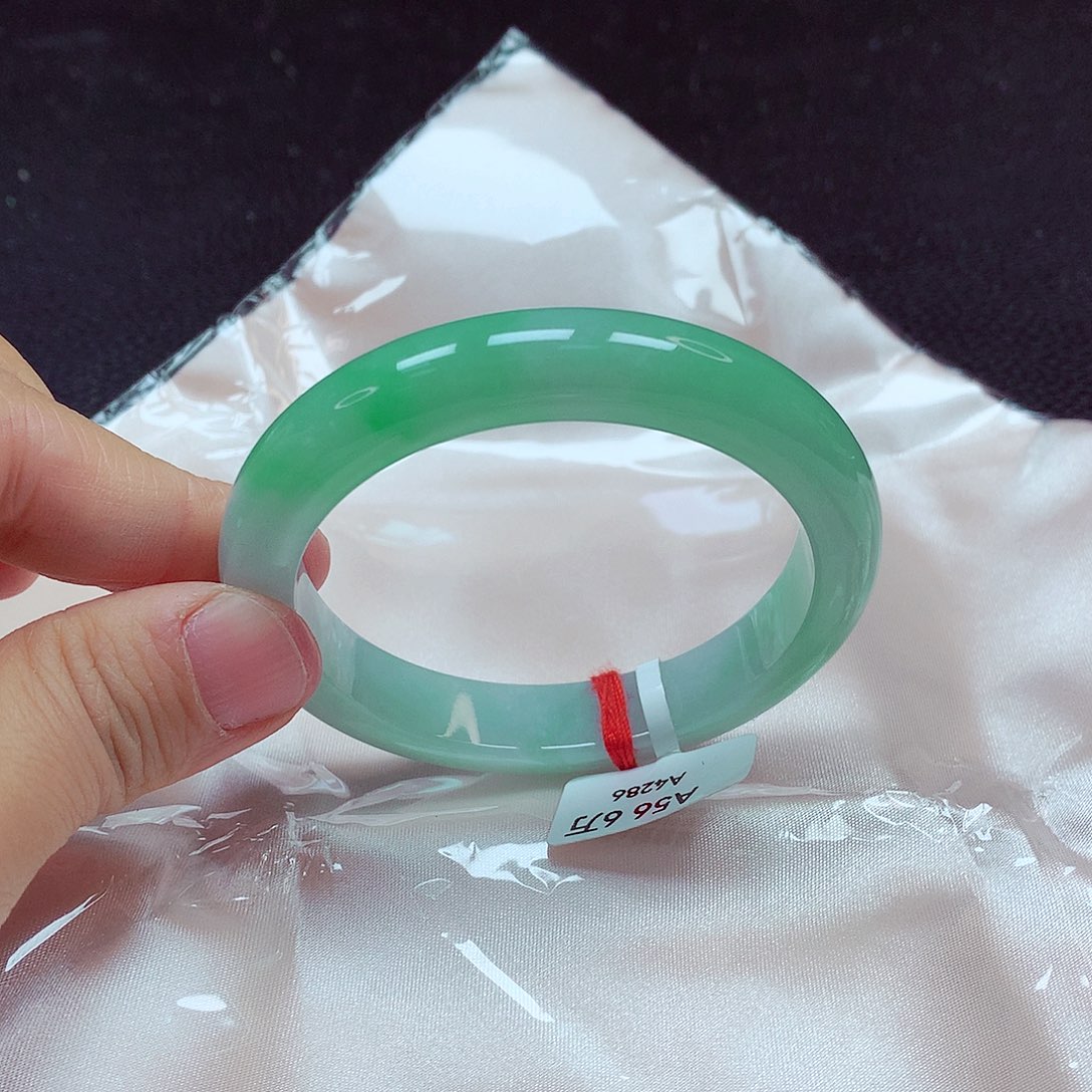 翡翠手镯未镶嵌手镯56
