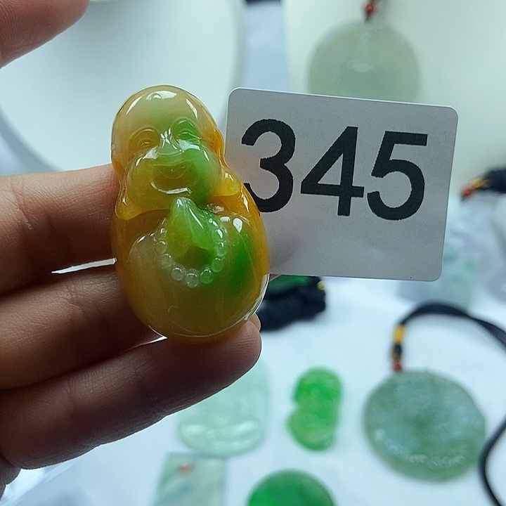 翡翠吊坠(赠链)未镶嵌