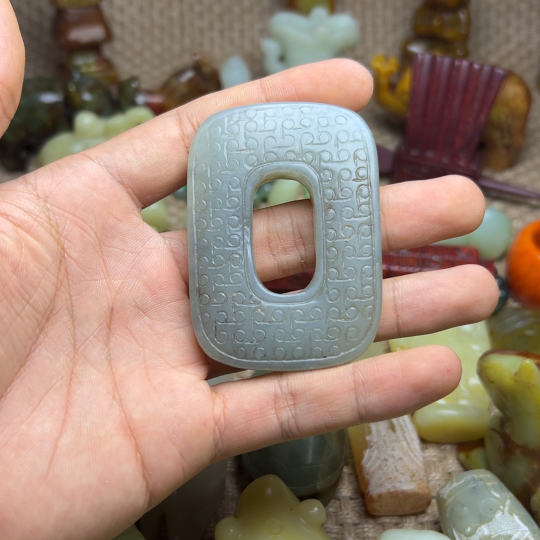 未镶嵌蛇纹石玉颈饰