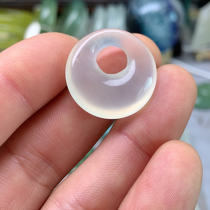 蛇纹石玉挂坠未镶嵌