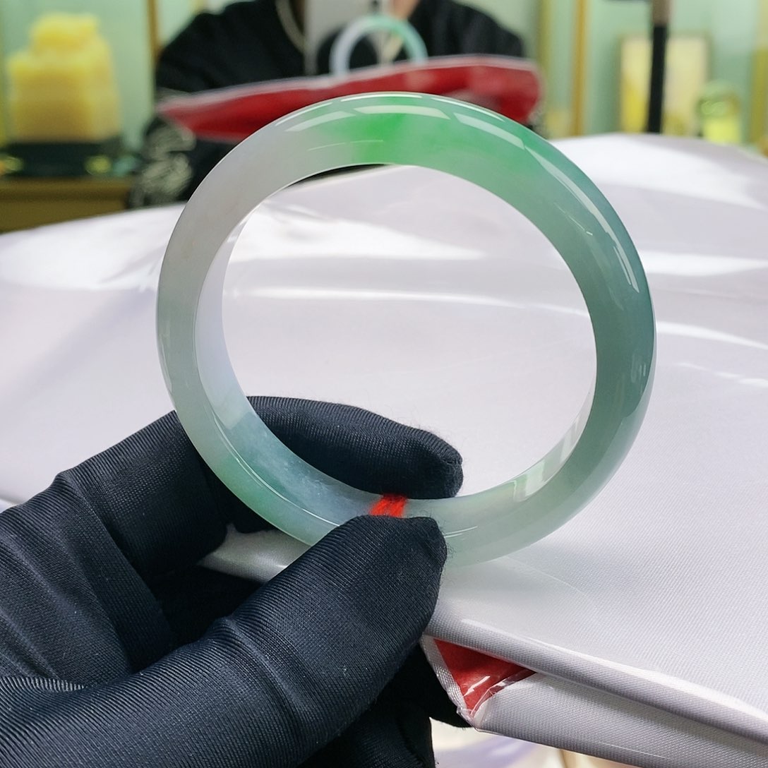 【闪购商品】未镶嵌手镯翡翠满**意