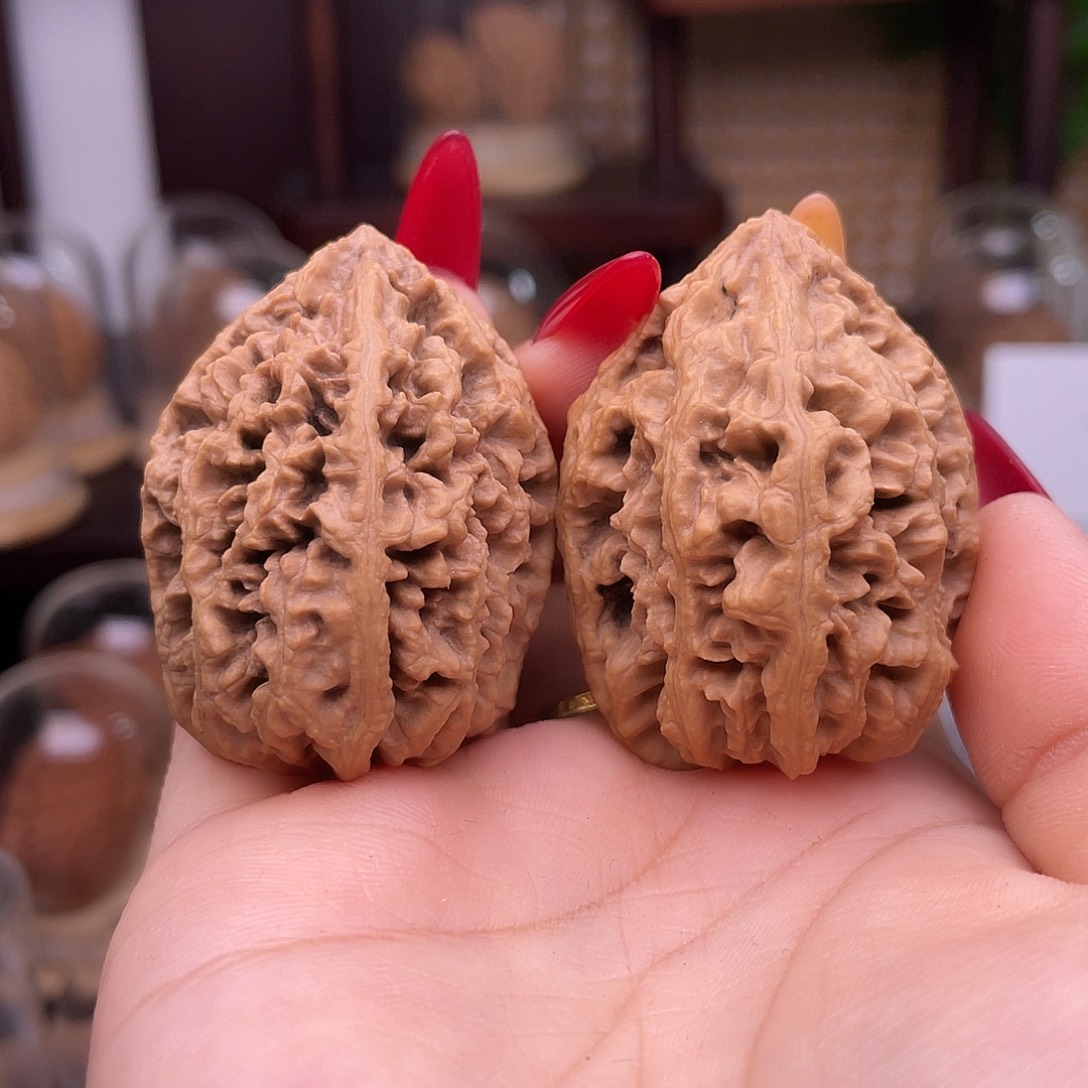 张***麟吊坠文玩核桃蚂蚁窝