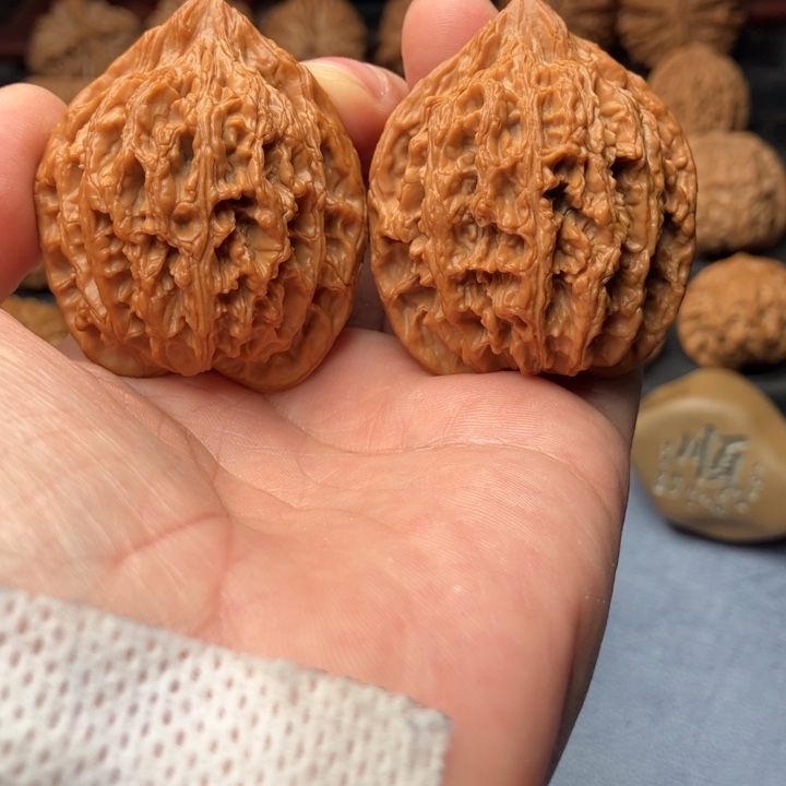 文玩核桃把件野生九龙筋42