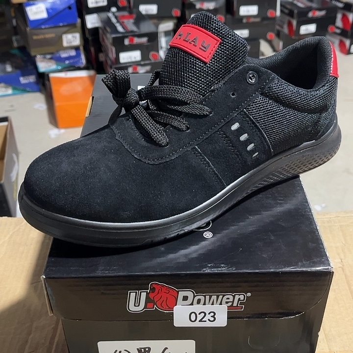 43尺码编号023防砸防刺鞋